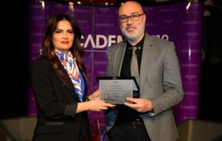 Hayal kurmak gerçeklerin tahtına göz koymaktır