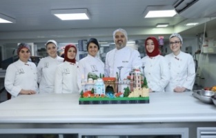 Kadınlar Günü’nde pastalar Başkan’dan