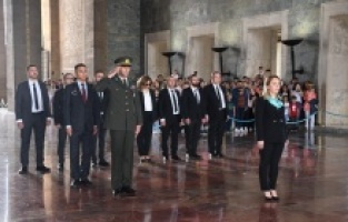 TEKSİDER'den Anıtkabir'e ziyaret