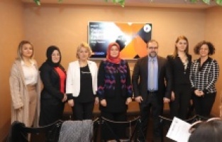 TOSYÖV Bursa Kadın Komitesi üniversiteli kızların yanında